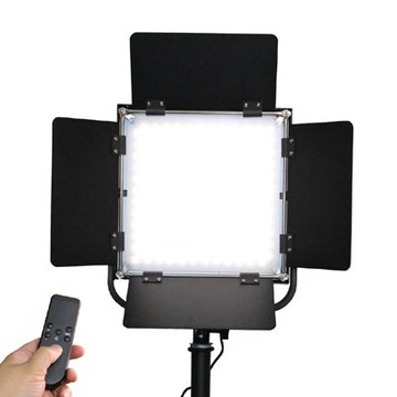 Aputure 四葉片可調色溫遙控平板攝影燈LED680A直播燈影視燈持續燈可裝電池外拍燈高顯色自然光高演色攝影燈