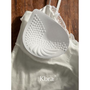 Kbra白色蕾絲奶呼呼吊帶女2026新款夏季帶胸墊內搭可外穿修身上衣