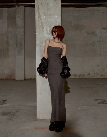 顏值放電中；立體紋細肩BraTop長洋裝 兩色