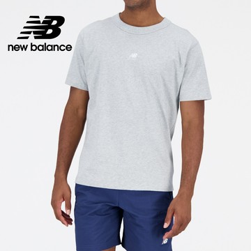 【New Balance】 NB 圓領親膚LOGO短袖上衣_男性_灰色_AMT31504AG