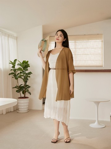 輕薄透膚立體紋理荷葉袖罩衫