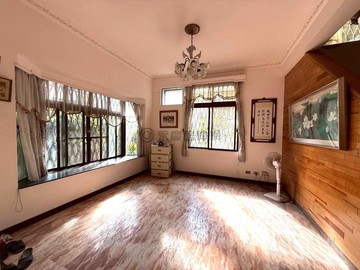 畢卡索花園｜美術館特區｜L型庭院邊間透天公園宅｜台中市西區五權五街