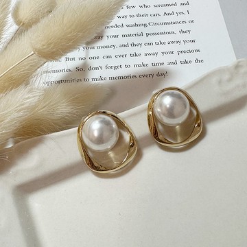 G&G珍珠法式耳環(針式)