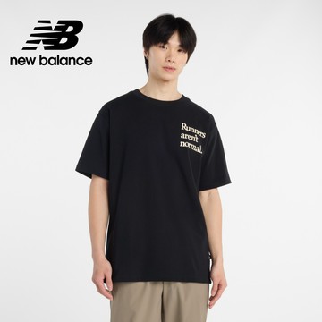 [New Balance]圖案短袖上衣_男性_黑色_MT53921BK