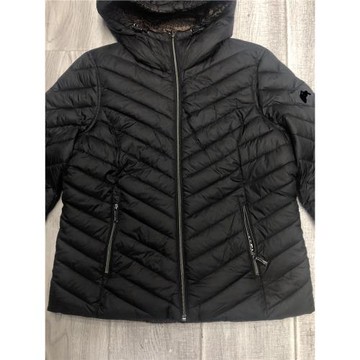 美M系緣秋冬季絎縫隱藏帽保暖修身棉服。