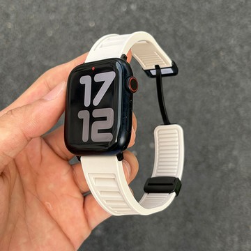 夏季鏤空透氣 磁吸折疊扣 矽膠錶帶 運動防水 適用 Apple Watch ultra3 S11 10 9 8 SE新款