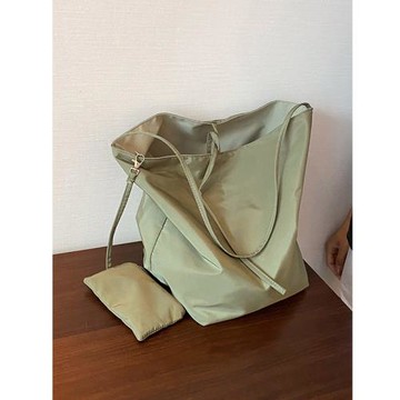 出去玩背的包尼龍慵懶風大容量包包韓系高級感百搭水桶包腋下包女