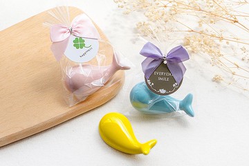 (附贈蝴蝶結吊牌包裝)創意禮物-日式鯨魚筷架 (滿百份免費印名字)