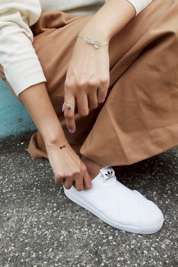 三角形石榴石蝴蝶結純銀手鍊 (鍊條為1mm粗) Bow tie shape garnet 925 silver bracelet
