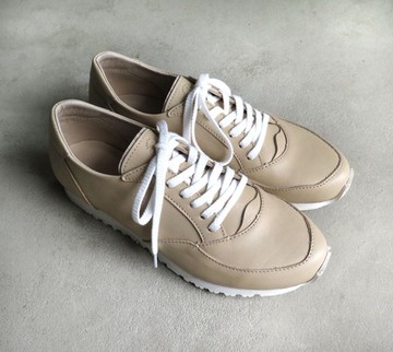 【自然色系】纖細卻寬鬆舒適 純手工皮革 成熟百搭運動鞋/米色