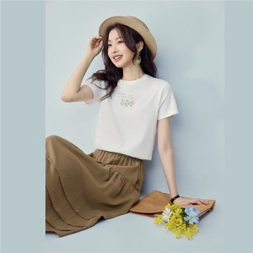 佐丹奴T恤女裝純棉針織花園漫游主題印花圓領短袖T恤 13394201