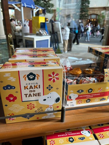 【現貨】日本????大阪環球影城 kaki no tane柿種 史努比限定款 禮盒