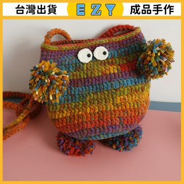 [EZY]台灣出貨 手作成品 DIY成品 編織 灧鞦配色手工編織小眼睛水桶包 毛綫鈎織卡通斜挎包成品 手作女包