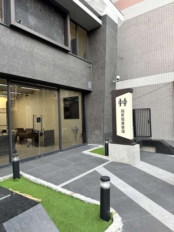 信實恬出價談❗️6米面寬住店雙車質感賺錢店面｜台中市東區東英八街