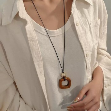 免運🔮新中式不規則樹脂吊墜項鍊女長款復古小衆獨特毛衣鏈2025年新配飾韓系 項鍊 鎖骨鍊 銀飾 飾品 生日禮物女生 項