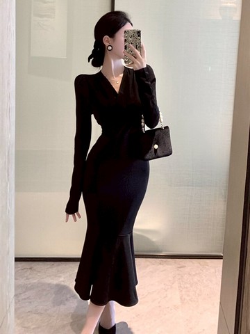 2022早春新款時尚氣質女神范高端名媛風連衣裙收腰顯瘦V領魚尾裙