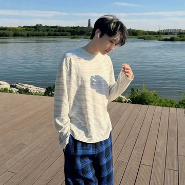 Ms 男生上衣 薄長袖 細條紋長袖T恤男2027春秋款美式復古慵懶休閒短寬圓領長袖打底衫 長袖上衣男 薄長袖 男生衣服