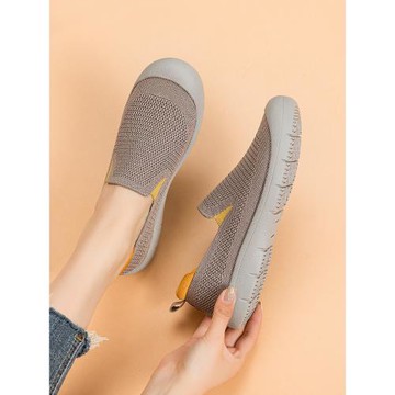 日本女鞋網面透氣輕便休閑一腳蹬媽媽鞋樂福鞋老年春秋款防滑軟底