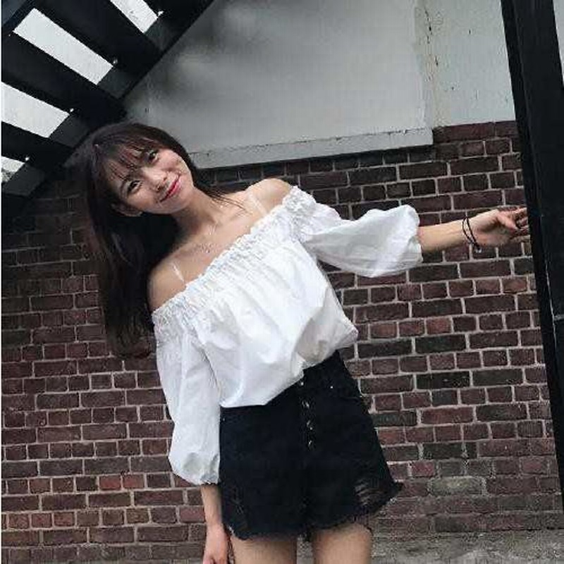 美品✨VIRINA ブラウス フリルショルダー 半袖 2024ss ホワイト 美品✨VIRINA ブラウス フリルショルダー 半袖 2024ss ホワイト