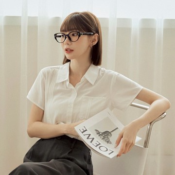 OB嚴選中大尺碼-素色打褶造型前短後長短袖襯衫《AB18245》