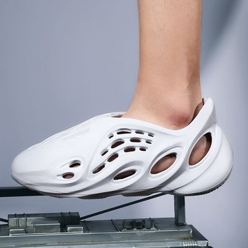 ✨壹灣出貨✨椰子yeezy洞洞鞋情侶男女夏季防滑軟底新款潮流羅馬沙灘鞋涼拖鞋. 椰子鞋 洞洞鞋 包頭洞洞鞋 厚底洞洞鞋男
