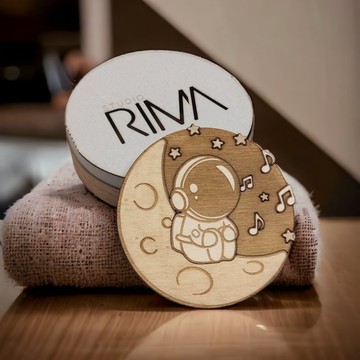 可愛太空人木質杯墊組 – 俏皮太空人主題木質杯墊