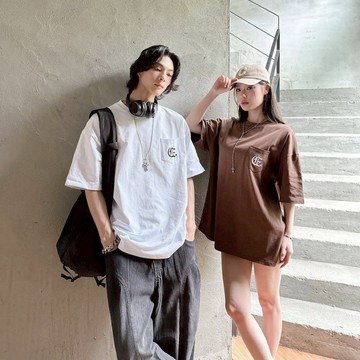 【PAGANS STORE】美式 哥德 字體 口袋 簡約 刺繡 標誌 百搭 短袖 短Tee