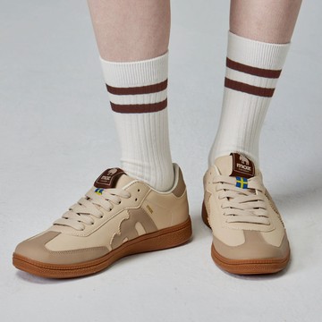 moz 瑞典駝鹿 德訓鞋 (附鞋帶扣) 淺米杏 經典復古