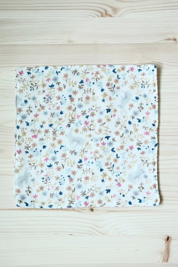 雙面二重紗手帕小方巾【森林裡的兔子】