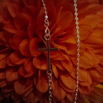 設計款鎖骨十字架項鍊