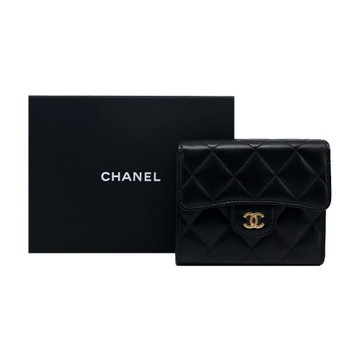 CHANEL 香奈兒 經典雙C 金屬菱格紋小羊皮翻蓋三折短夾(黑金色)