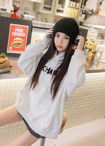 雲朵字母厚刷絨帽T