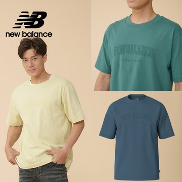 【New Balance】NB 鋼印LOGO短袖上衣_男性_灰藍/湖綠/芥黃_MT43502NUS/HEB/PAM