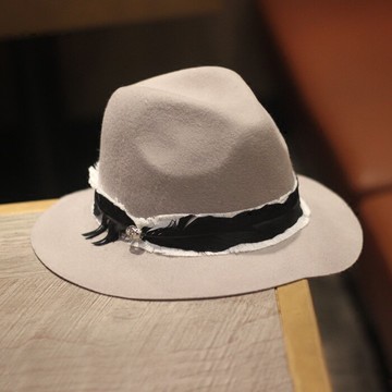 窟骷顱頭羽毛裝飾情侶款羊毛呢禮帽爵士帽子秋冬韓版帽子女百搭1入