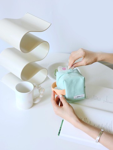 甜甜糖果包  撞色化妝收納包 小身材大容量 奶油蜜瓜綠色