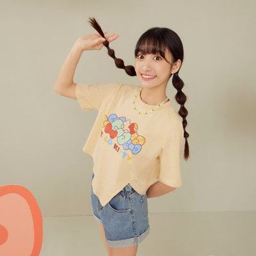 OB嚴選中大尺碼-KITTY 蝴蝶結．純棉全彩印花斜角拼接短TEE《IK0040》