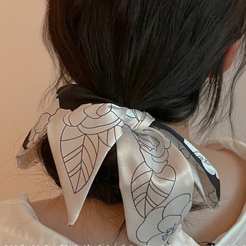 梨花HaNA 韓國又純又欲．小山茶花質感絲巾綁頭髮小圍巾