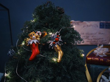 ART 聖誕襪裝貓咪胸針—美國古董首飾 Vintage Jewelry