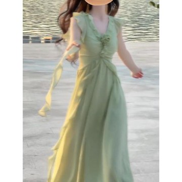 (免運)法式氣質綠色小飛袖連衣裙子女夏季2026新款海邊度假絕美漂亮長裙