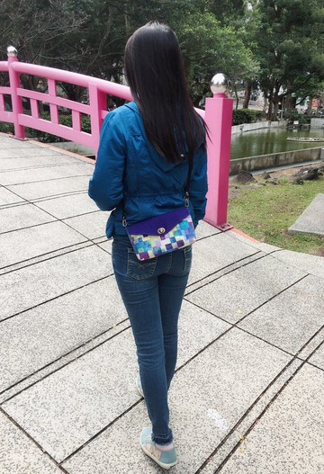 夢幻色塊斜背包