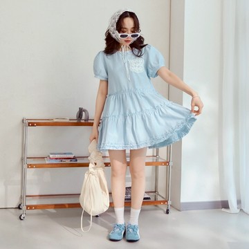 OB嚴選 圓領蕾絲口袋木耳邊層次短洋裝長版上衣 《DA10497》 大尺碼女裝/現貨