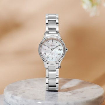 CITIZEN 星辰 xC 簡約貝母面光動能電波腕錶-27mm ES9490-52D