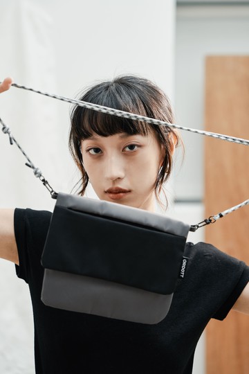 磁吸式折疊貼身包｜URMT Lightweight flip biscuit  (背帶可選色) 兩色售