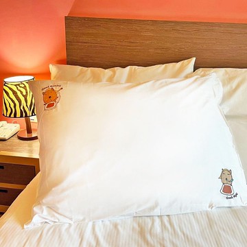 六福村x六福莊  福豚刺繡枕套110cm*85cm(不含靠枕) 官方直營