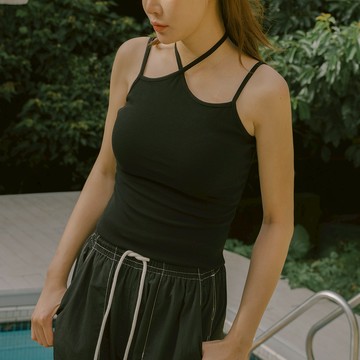 QUEENSHOP_ S 女裝 不對稱交叉綁帶細肩背心四色售 現+預 【01098267】