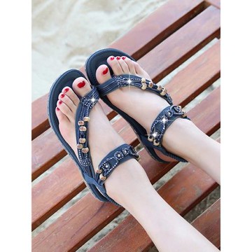 水鉆旅游涼鞋夏2026新款波西米亞民族風串珠夾趾學生百搭度假女鞋