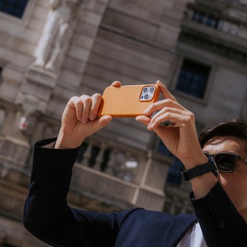 磁吸防摔皮革手機殼 iPhone 16系列 — 焦糖棕