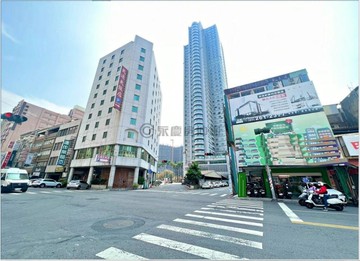 【美麗島+中央公園+市議會】商區捷運超大地坪連棟｜高雄市前金區自立二路
