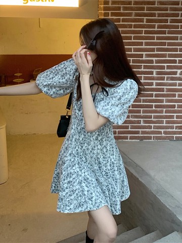 碎花連衣裙新款夏季女裝設計感收腰小個子初戀法式小清新裙子