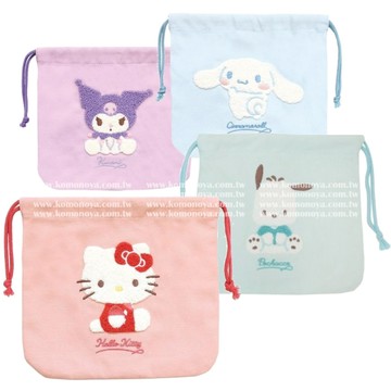 小禮堂 Sanrio 三麗鷗 絨毛刺繡束口袋 (坐姿款) Kitty 酷洛米 大耳狗 帕恰狗